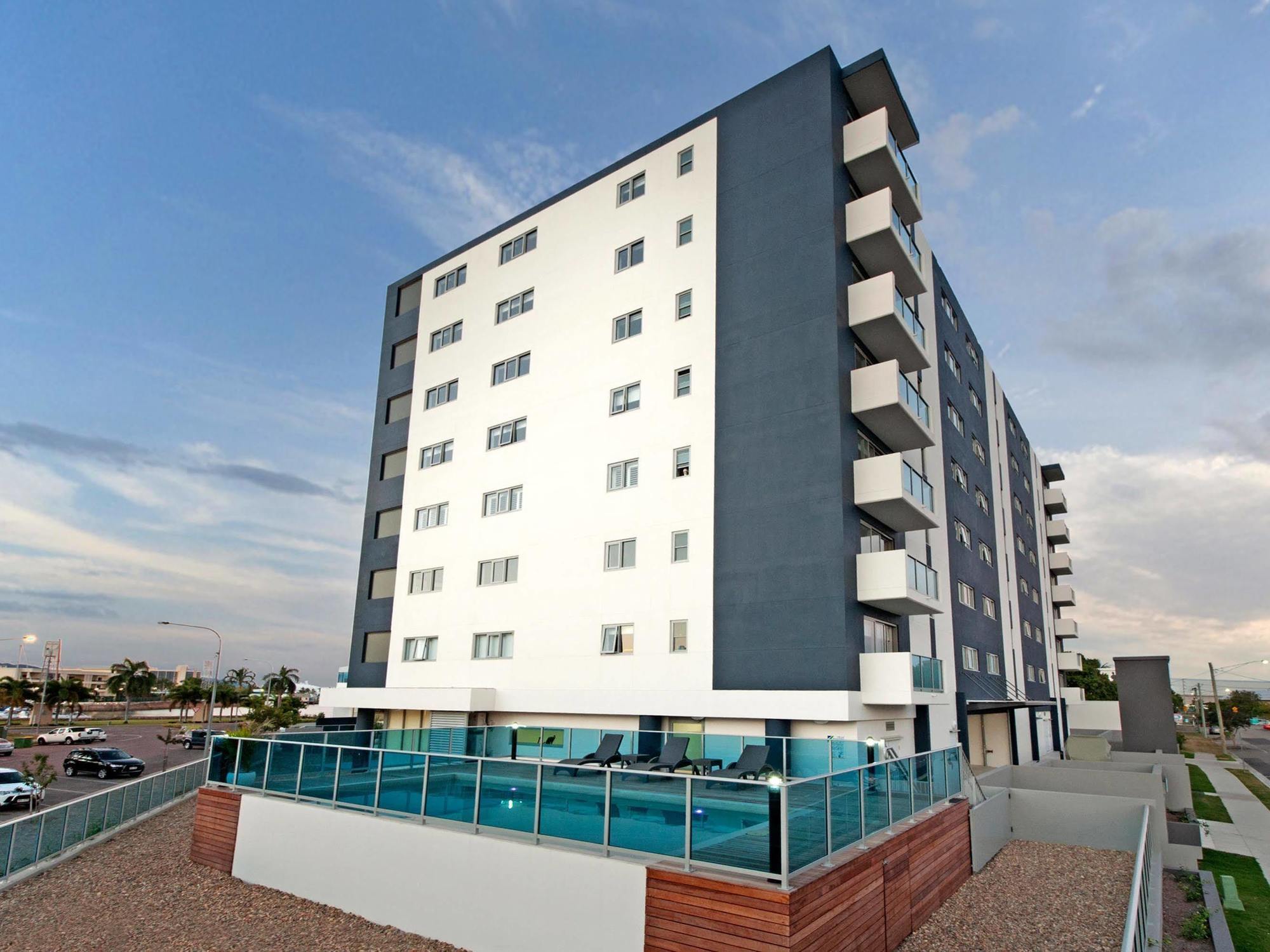 Allure Hotel & Apartments Townsville Exterior photo